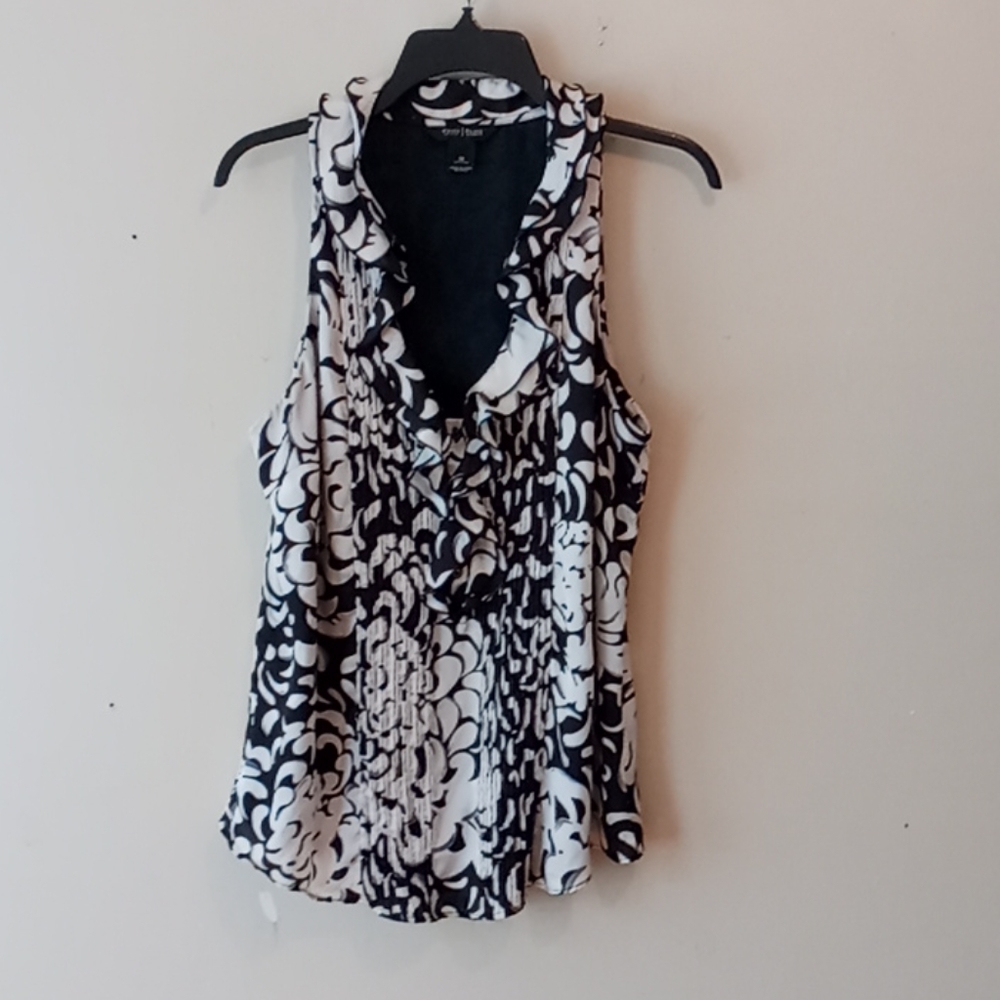 White House/Black Market Summer/Career Top M